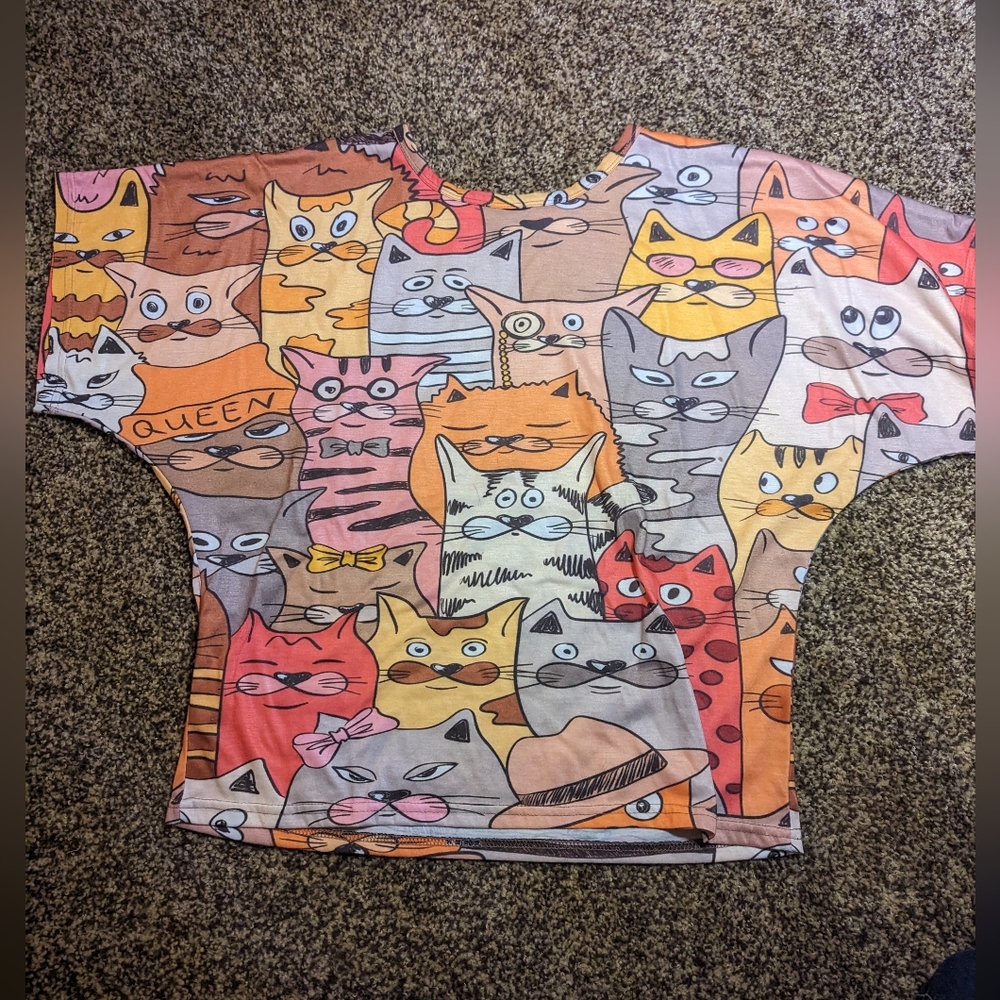 Women's medium cartoon cat kitten T-shirt